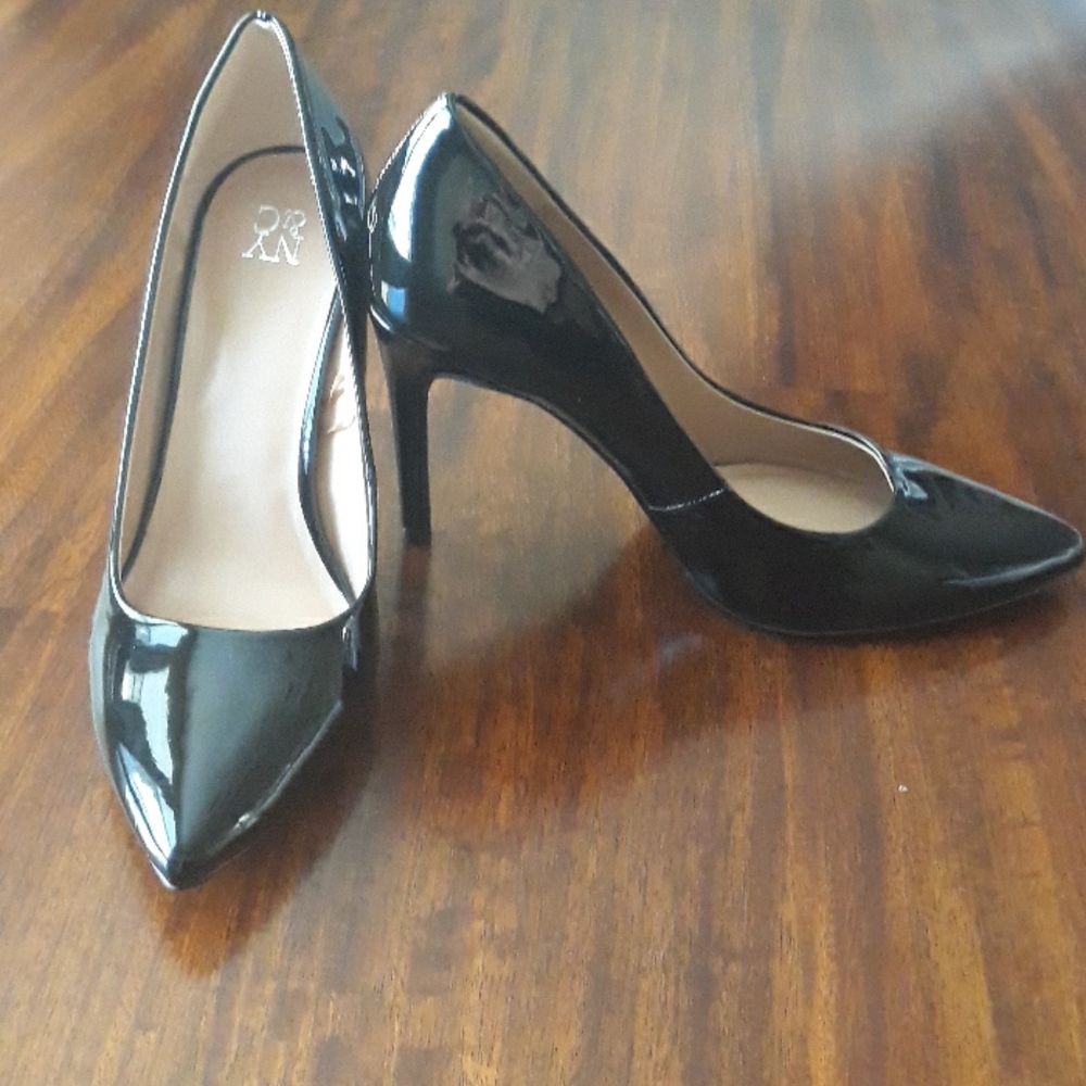 NY&CO Black Patent Pointed Toe Pumps